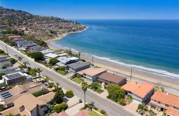 Oceanfront homes on Paseo De La Playa in the Hollywood Riviera
